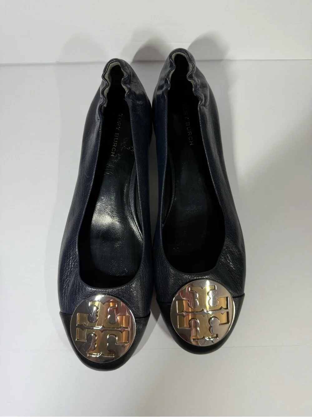 Tory Burch Navy Leather Logo Cap-Toe Ballet Flats with Gold Emblem size 7.5